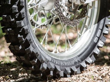 Tlaky hustenia moto pneumatík Michelin